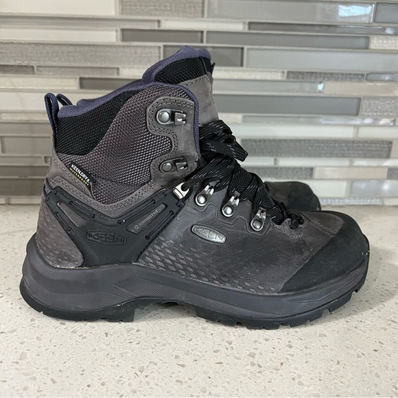 Keen Women's Black WaterProof Boots Size 6.5 - Picture 1 of 8
